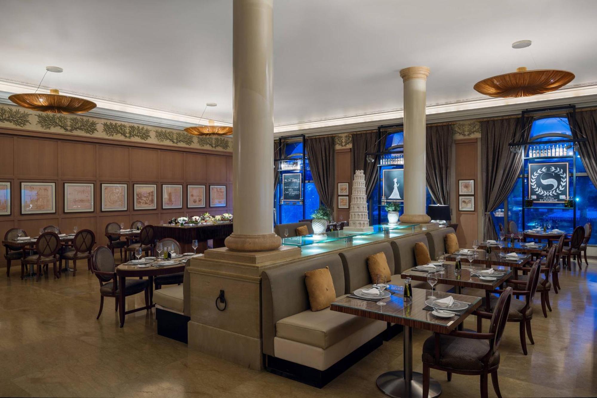 Sheraton Dammam Hotel & Convention Centre Экстерьер фото The interior of the restaurant