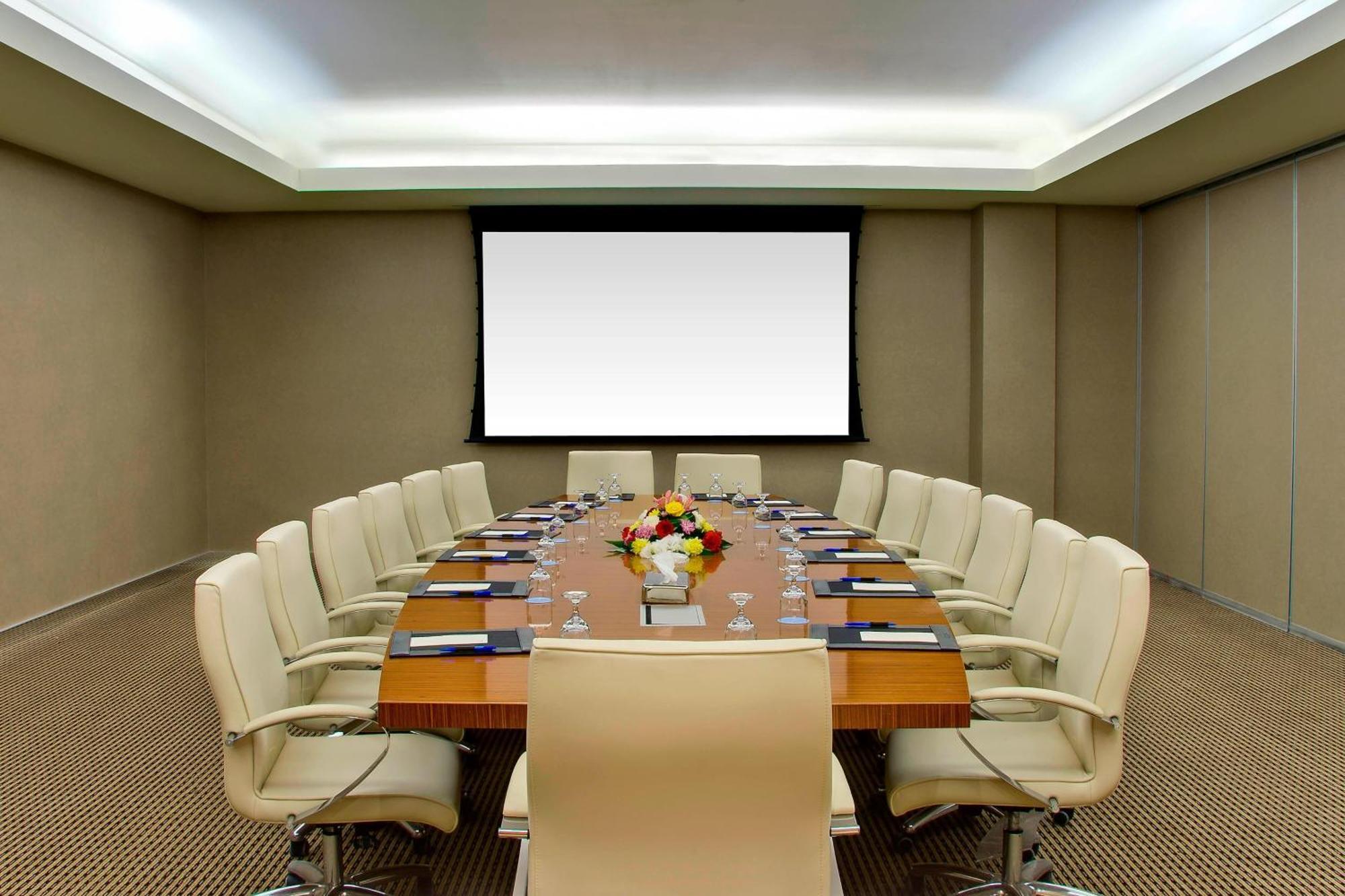 Sheraton Dammam Hotel & Convention Centre Экстерьер фото A boardroom