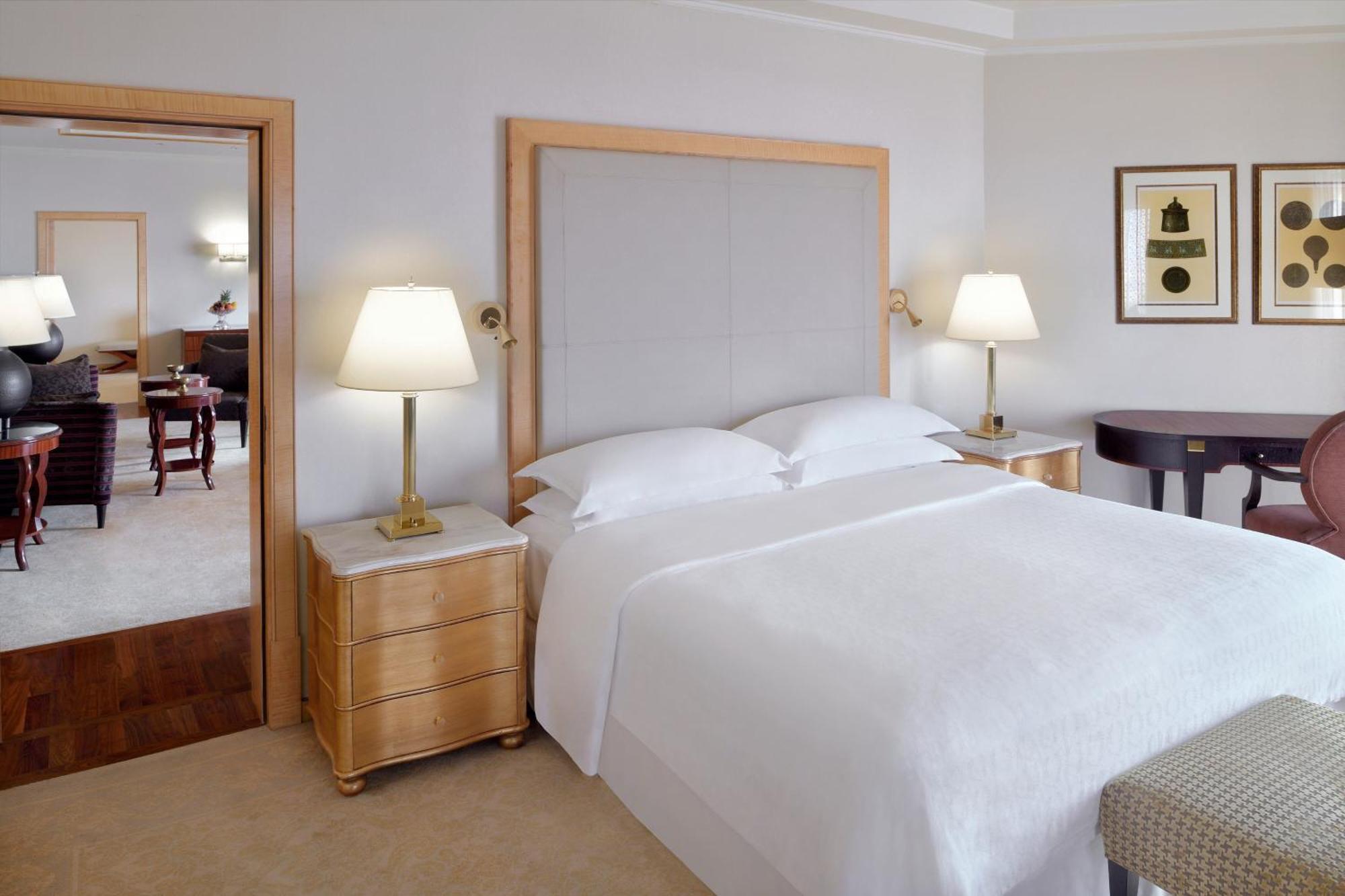Sheraton Dammam Hotel & Convention Centre Экстерьер фото A bedroom at the Four Seasons Hotel