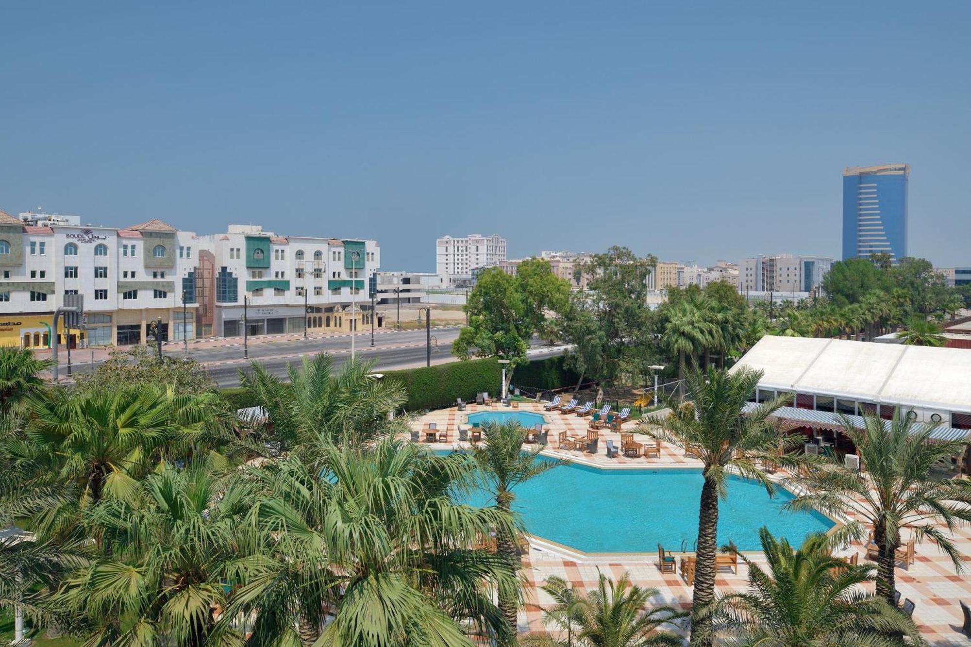 Sheraton Dammam Hotel & Convention Centre Экстерьер фото A view of the pool at Jumeirah Lakes Towers
