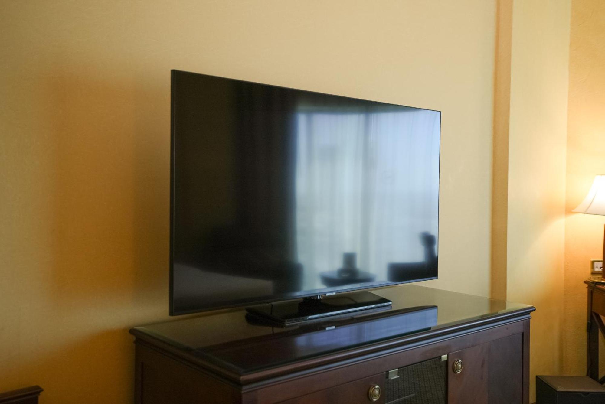 Sheraton Dammam Hotel & Convention Centre Экстерьер фото A Samsung TV